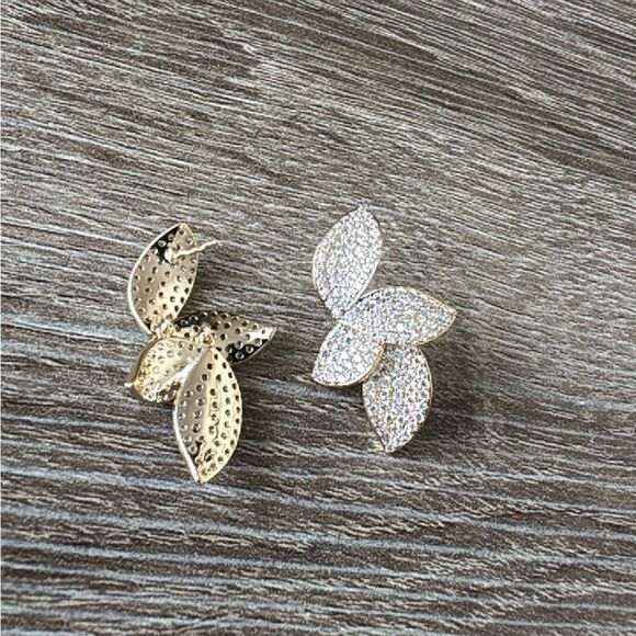 Trendy leaf earrings A621 - Picture 3 of 4